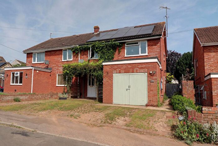 4 Bedroom Semi-Detached House For Sale In Etheldene Road, Cashes Green, Stroud, GL5