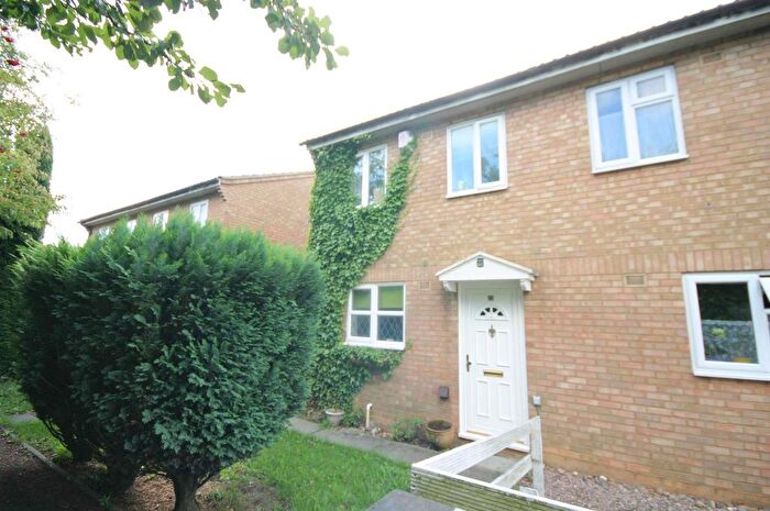2 Bedroom Semi-Detached House To Rent In Falstone Green, Luton, LU2