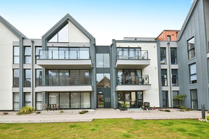 2 Bedroom Flat For Sale In Rest Bay, Porthcawl, CF36