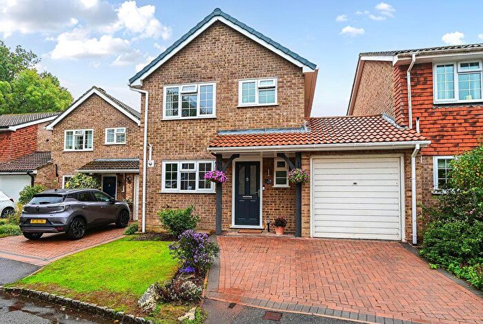 3 Bedroom Detached House For Sale In Whitewood, Chineham, RG24