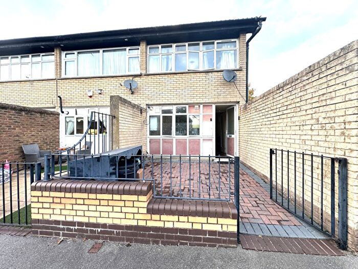 2 Bedroom Terraced House For Sale In Mayfield Close, Uxbridge, Middlesex, UB10