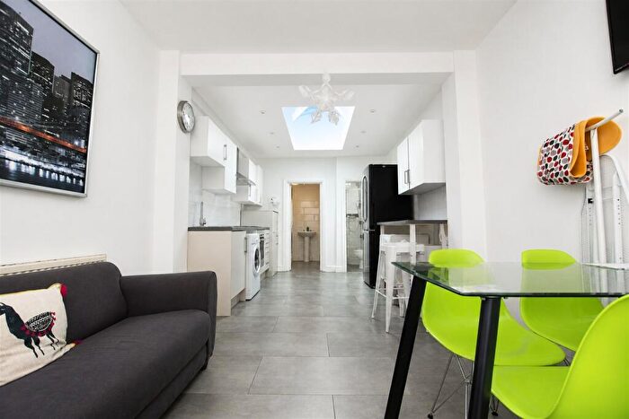 5 Bedroom Apartment To Rent In George Road, Birmingham, B29