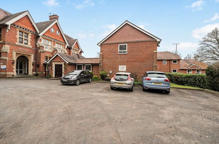 2 Bedroom Flat For Sale In Jouldings Lane, Farley Hill, Reading, RG7