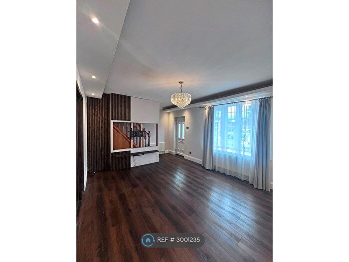3 Bedroom Semi-Detached House To Rent In Digby Road, Rochdale, OL11