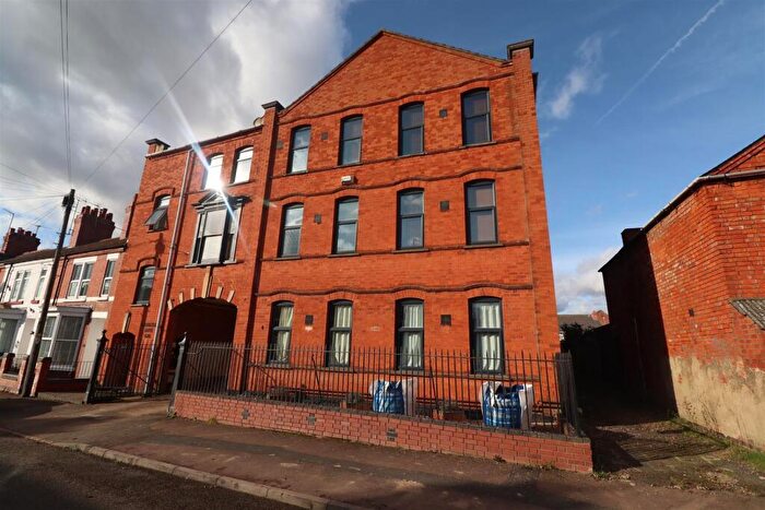 2 Bedroom Apartment To Rent In York Road, Rushden, Northamptonshire, NN10