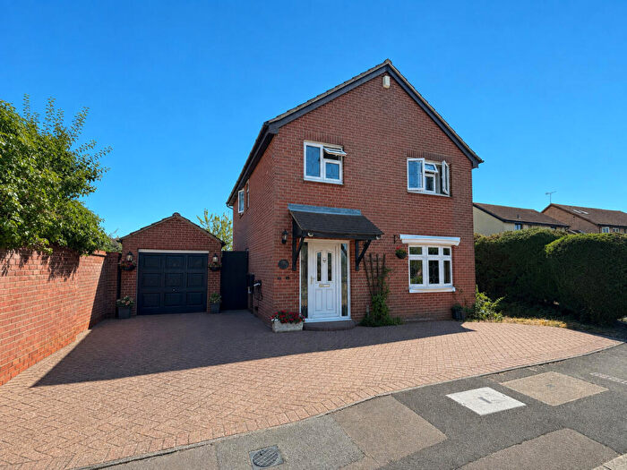 4 Bedroom Detached House For Sale In Woodstock Crescent, Hockley, SS5