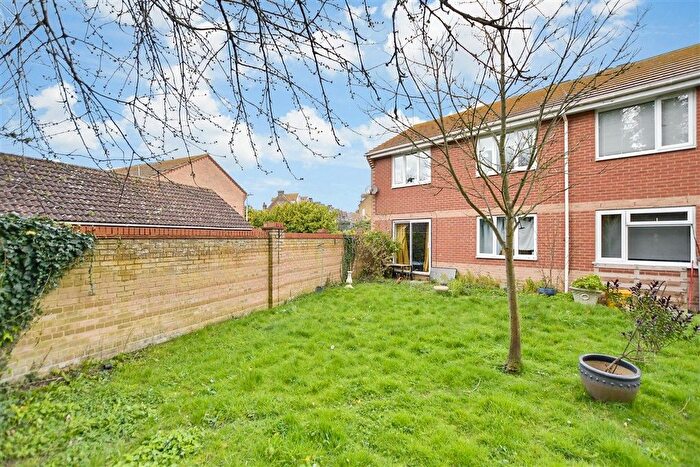 1 Bedroom Flat For Sale In Naylands, Margate, Kent, CT9