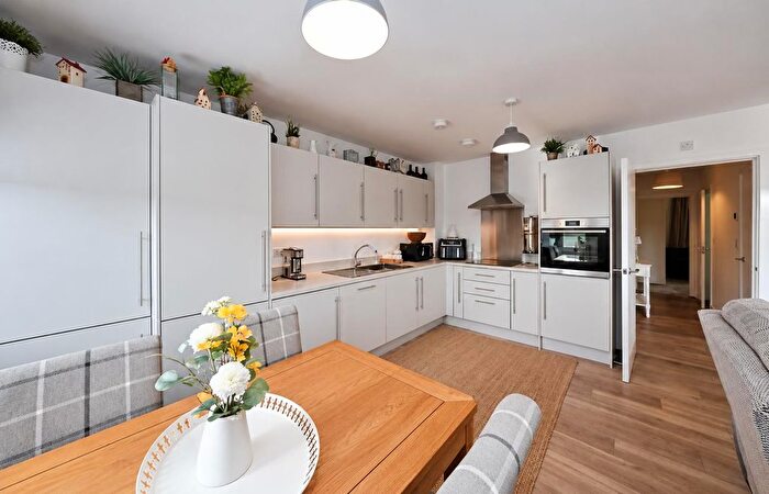 2 Bedroom Flat For Sale In Laver Drive, Chesterfield, S41