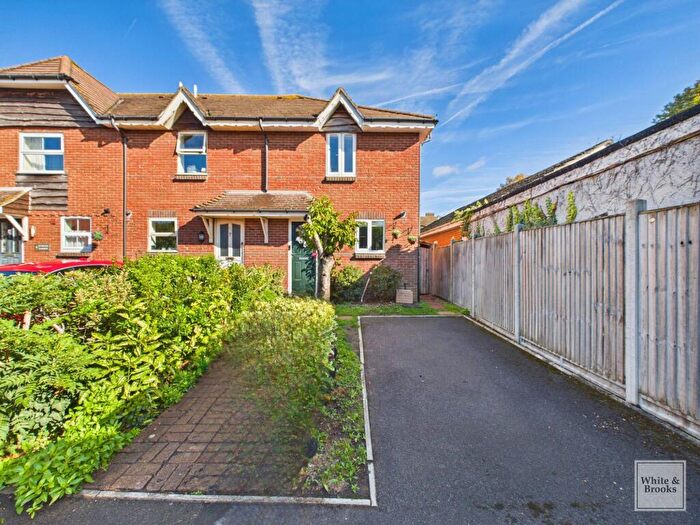3 Bedroom End Of Terrace House For Sale In Hamilton Gardens, Bosham, PO18