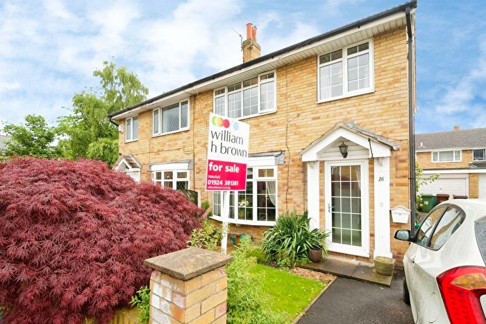 3 Bedroom Semi-Detached House For Sale In Thornleigh Croft, Wakefield, WF2
