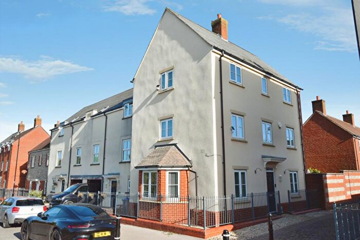 5 Bedroom End Of Terrace House For Sale In Shears Drive, Amesbury, SP4