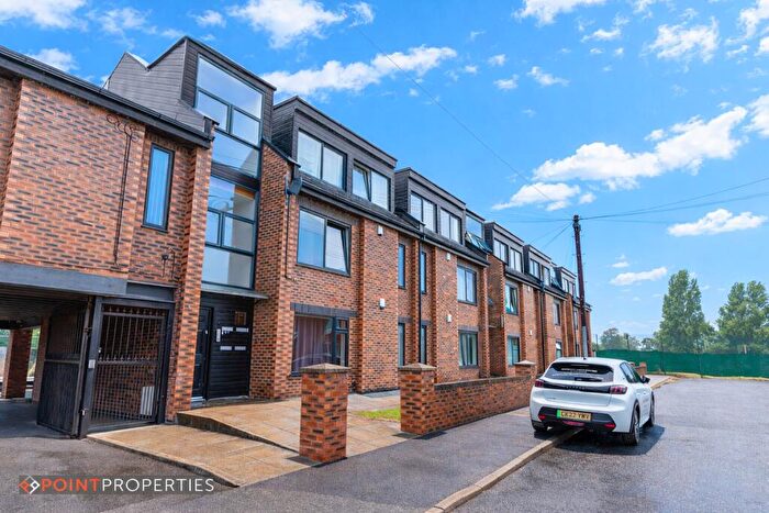 2 Bedroom Flat For Sale In - Berwick Street, L6
