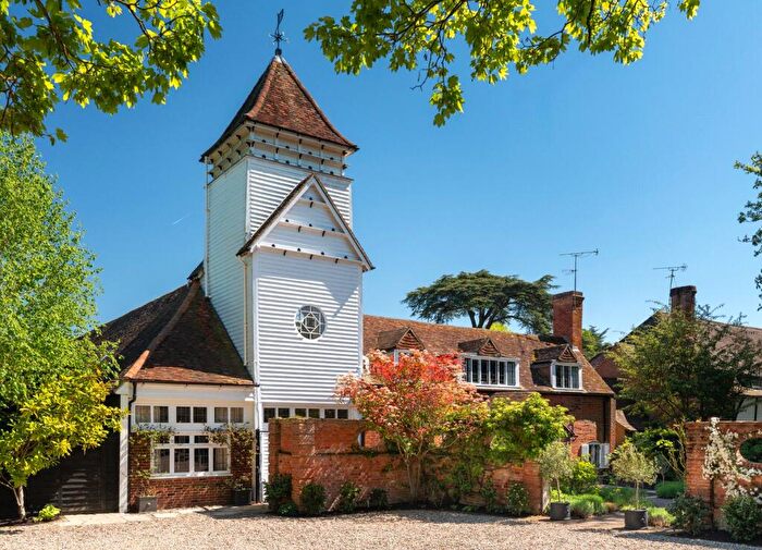 5 Bedroom Semi-Detached House For Sale In Burchetts Green Lane, Burchetts Green, Maidenhead, Berkshire, SL6