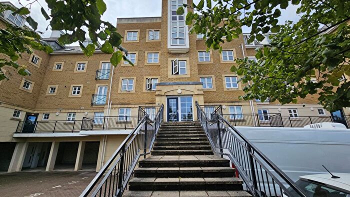 2 Bedroom Flat To Rent In Sandpiper Close, Dartford, DA9