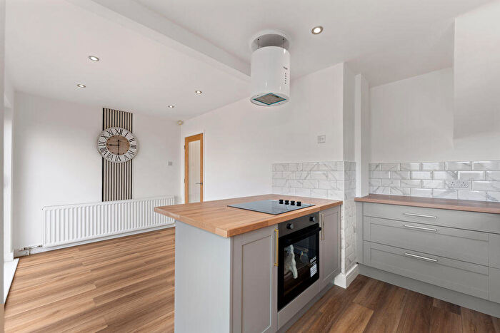 3 Bedroom Semi-Detached House For Sale In Woodlands Avenue, Immingham, DN40