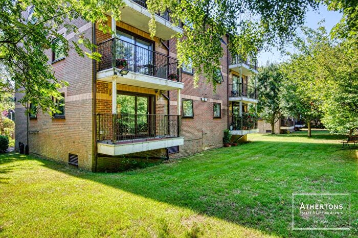 2 Bedroom Flat For Sale In St. Winifreds Road, The Charltons, BH2