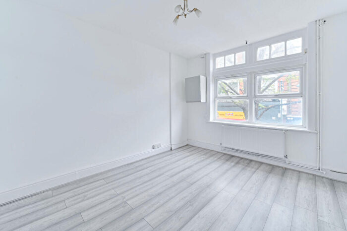 2 Bedroom Flat For Sale In Hare Street, Woolwich, London, SE18