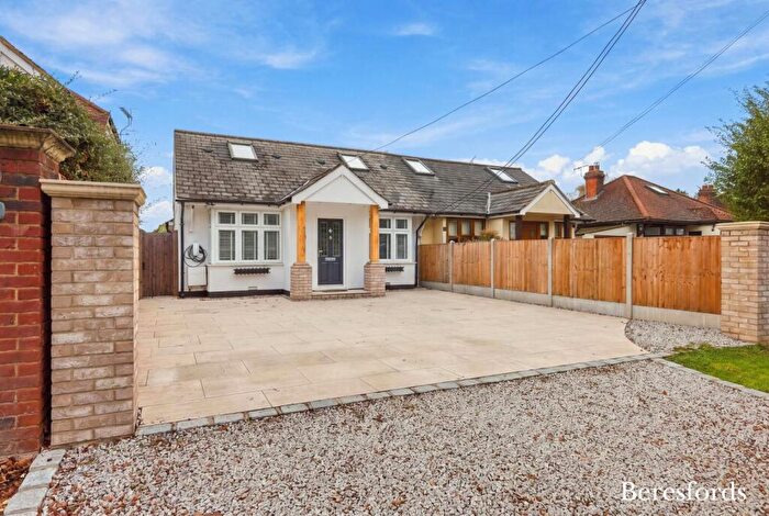 4 Bedroom Bungalow For Sale In Coxtie Green Road, Pilgrims Hatch, CM14