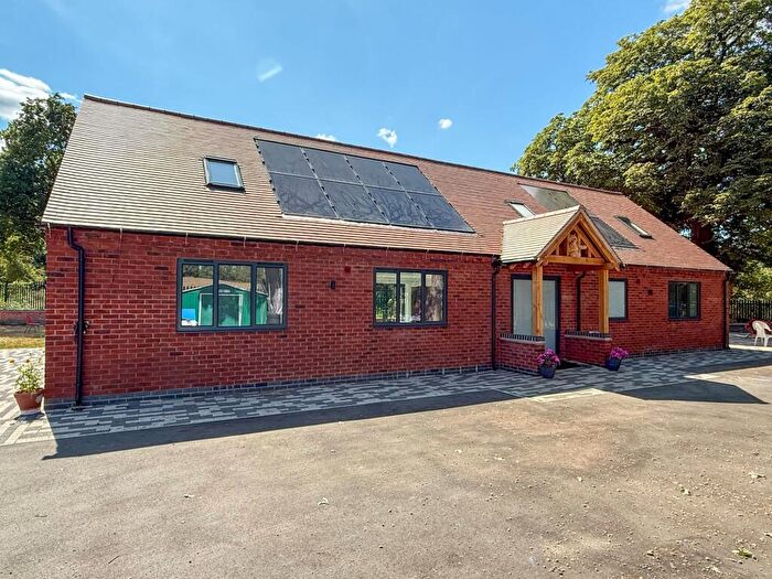 2 Bedroom Apartment To Rent In Sandy Lane, Blackdown, CV32