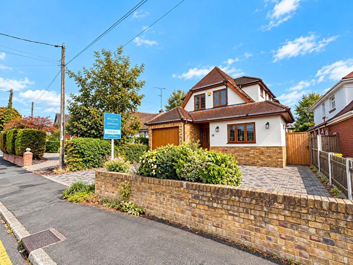 3 Bedroom Detached House For Sale In Plumberow Avenue, Hockley, SS5