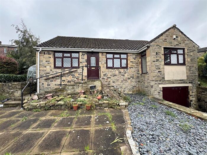 3 Bedroom Detached Bungalow To Rent In Elm Street, Skelmanthorpe, Huddersfield, HD8