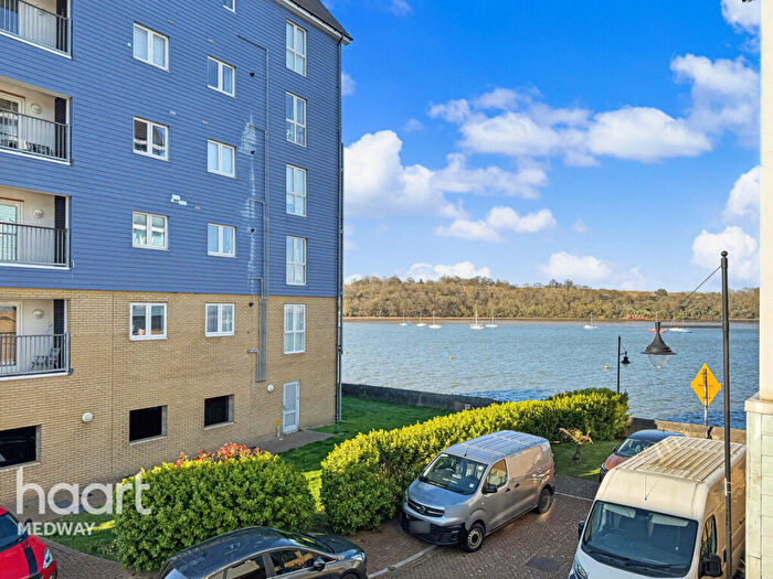 1 Bedroom Flat For Sale In Rivermead, Chatham, ME4