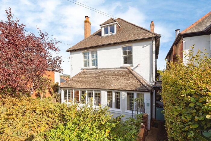 3 Bedroom Flat For Sale In Nightingale Road, Godalming, Surrey, GU7
