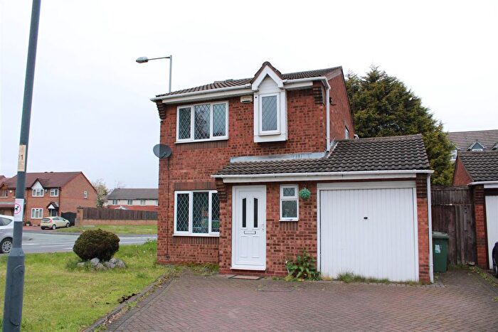 3 Bedroom Detached House To Rent In Ravensbourne Grove, Willenhall, WV13