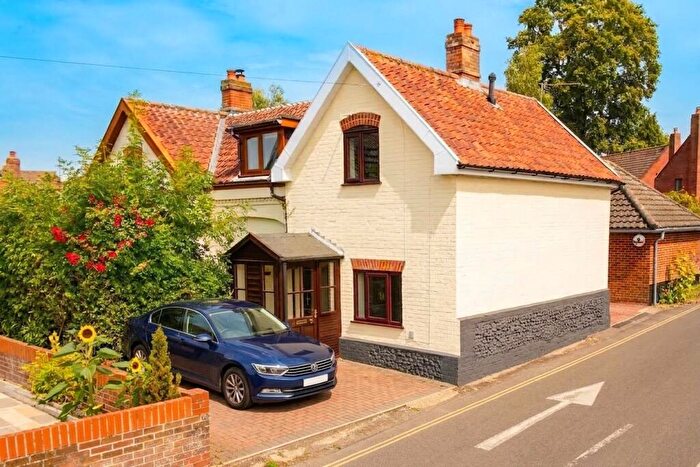 2 Bedroom Semi-Detached House For Sale In Back Lane, Wymondham, NR18