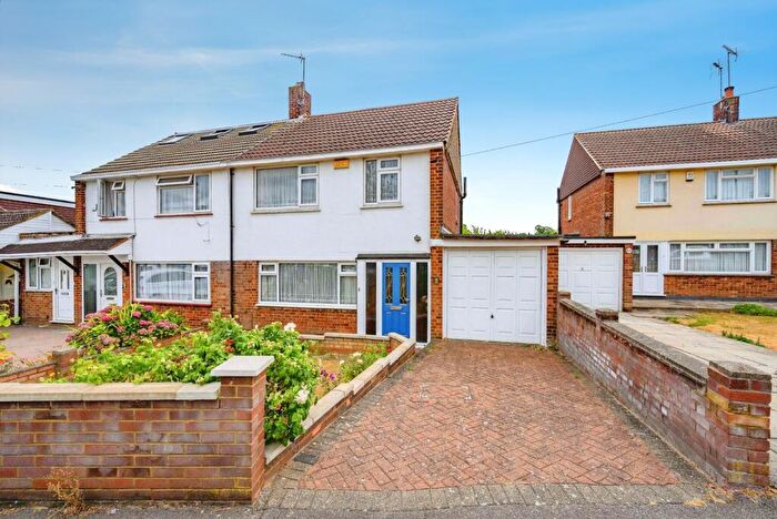 3 Bedroom Semi-Detached House For Sale In Stoneygate Road, Luton, Bedfordshire, LU4