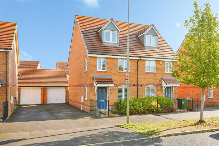 3 Bedroom Town House For Sale In Candytuft Way, Harwell, Didcot, OX11