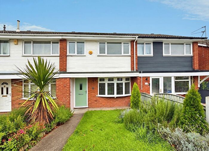 3 Bedroom Terraced House To Rent In Warrener Grove, Nottingham, Nottinghamshire, NG5