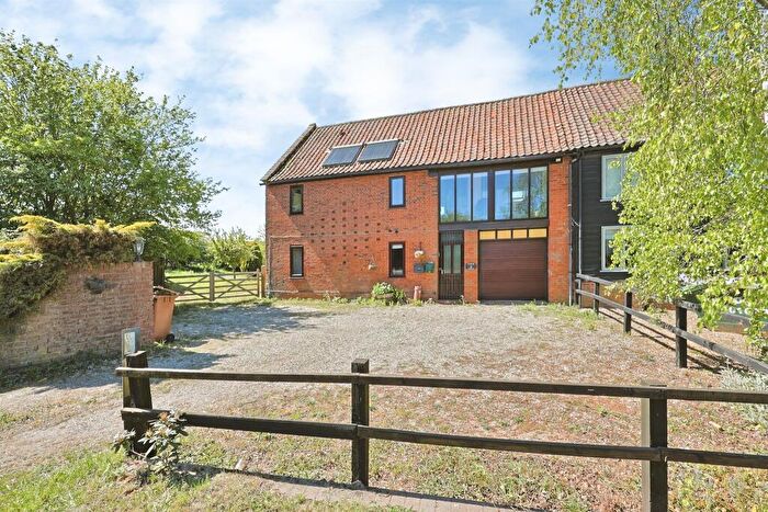 4 Bedroom Semi-Detached House For Sale In Beetley, Dereham, NR20