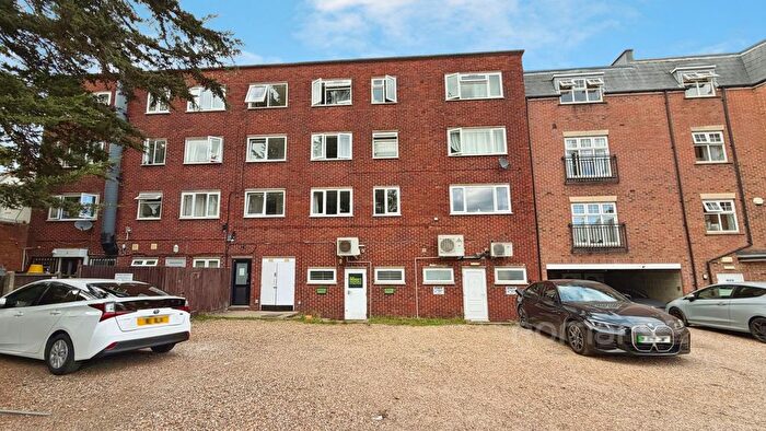 1 Bedroom Flat For Sale In Victoria Road, Aldershot, Hampshire, GU11