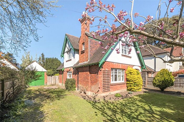3 Bedroom Detached House For Sale In Lime Tree Avenue, Thames Ditton, KT7