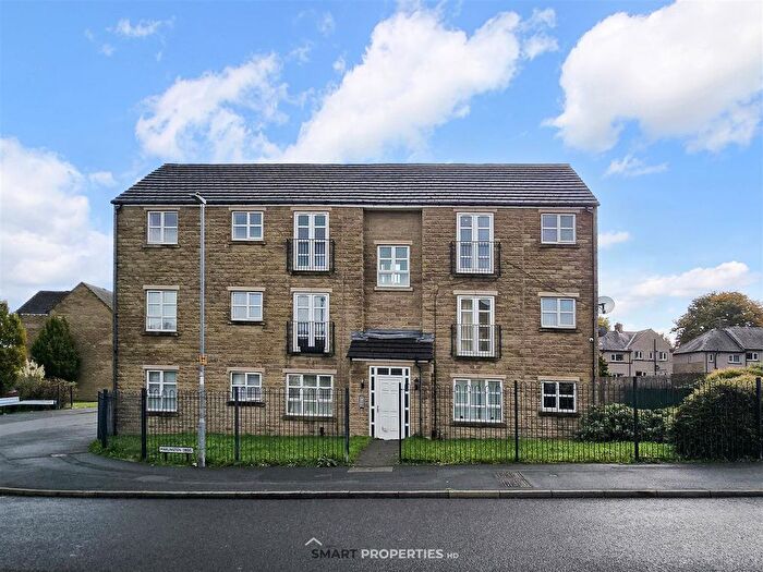 2 Bedroom Flat For Sale In Marlington Drive, Huddersfield, HD2