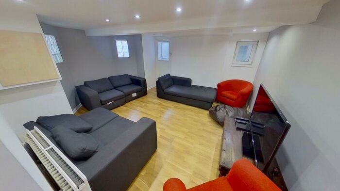 6 Bedroom Semi-Detached House To Rent In Gregory Boulevard, NG7