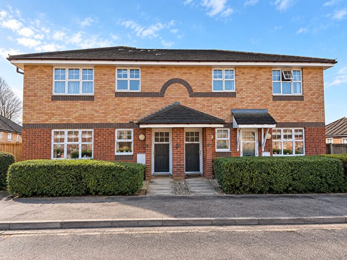 2 Bedroom Flat To Rent In , Cardinal Court, Earls Mead, Town Centre, LU2