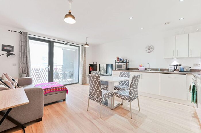 1 Bedroom Flat For Sale In Tewkesbury Road, West Ealing, London, W13