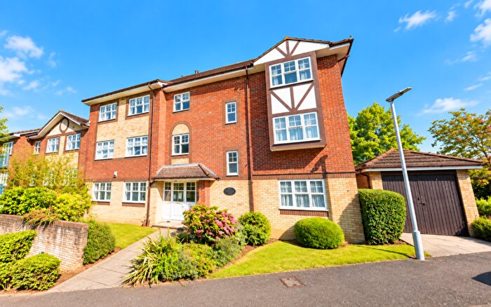 2 Bedroom Flat To Rent In Ermine Place, Earls Meade, Luton, LU2
