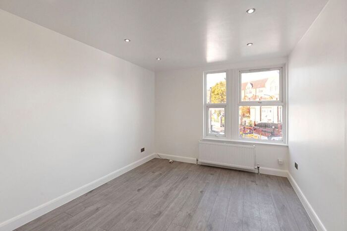 2 Bedroom Flat To Rent In Catford Hill, London, SE6