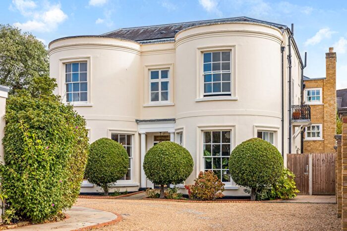 2 Bedroom Flat For Sale In North Lodge, Teddington, TW11