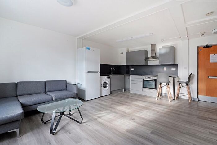 2 Bedroom Flat To Rent In Apt Phoenix Court, Sheffield, S1