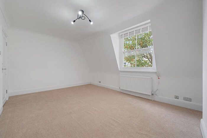 2 Bedroom Apartment To Rent In Birnam Road, London, N4
