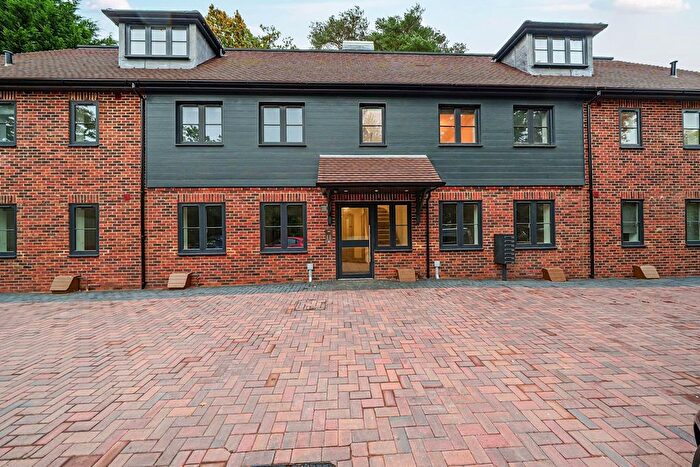 2 Bedroom Flat To Rent In Hurtis Hill, East Sussex, TN6