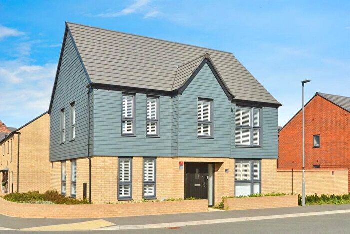 4 Bedroom Detached House For Sale In Harris Way, Glebe Farm, Milton Keynes, Buckinghamshire, MK17
