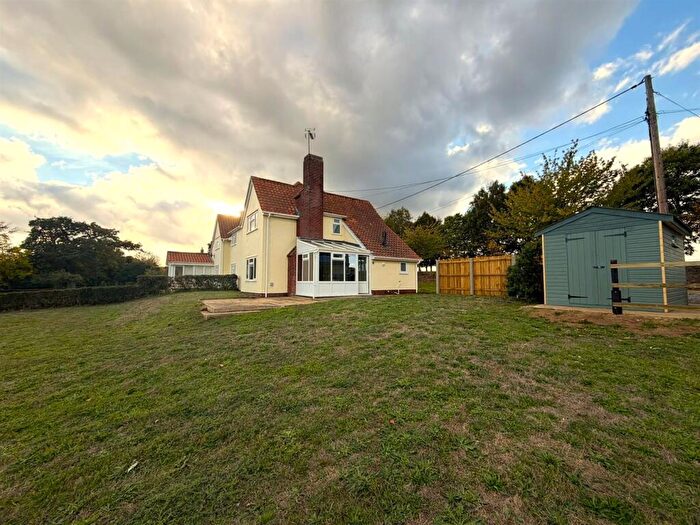 3 Bedroom Semi-Detached House To Rent In Martlesham, IP12