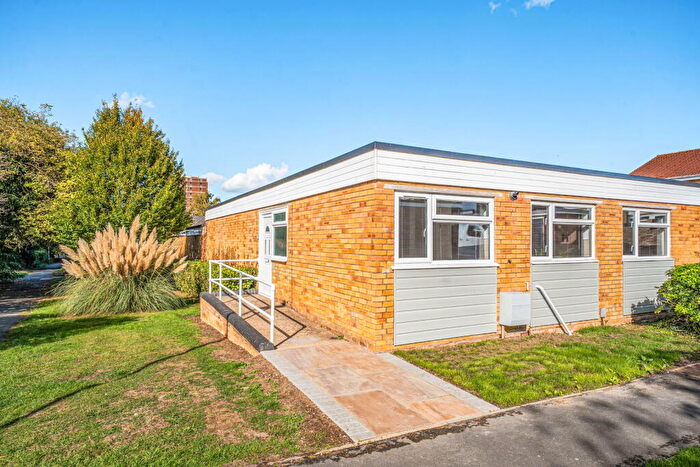 3 Bedroom Terraced Bungalow For Sale In Meon Walk, Basingstoke, RG21