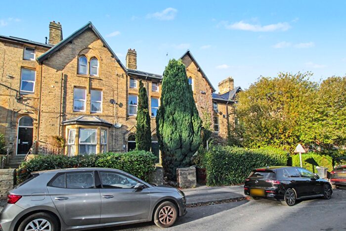 2 Bedroom Flat For Sale In St. Pauls Road, Manningham, Bradford, BD8