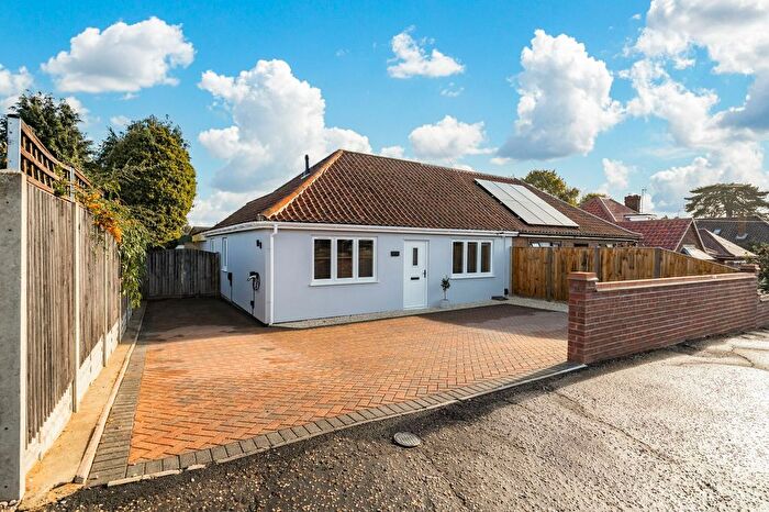 4 Bedroom Semi-Detached Bungalow For Sale In Kinsale Avenue, Hellesdon, NR6